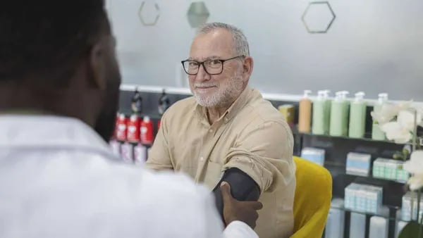 Blutdruckwerte, Altersfallen und Alltagspannen: Was Senioren wirklich über Bluthochdruck wissen sollten (2025) Cover