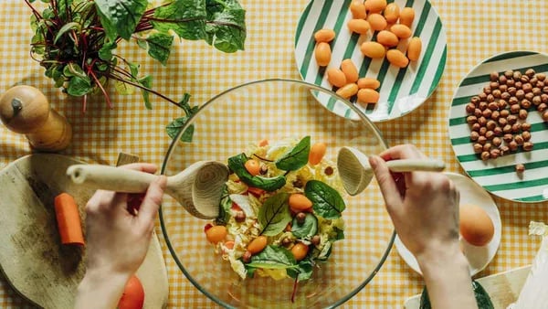 Timing ist alles: Wie dein Mahlzeiten-Rhythmus den Stoffwechsel (und Heißhunger!) lenkt Cover